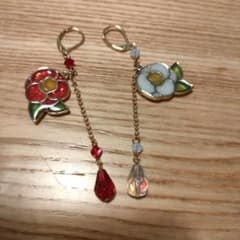 Flower motif handmade earrings, red and white, accessory earrings