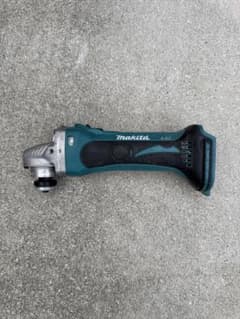 Makita GA402D 100mm グラインダーのサムネイル