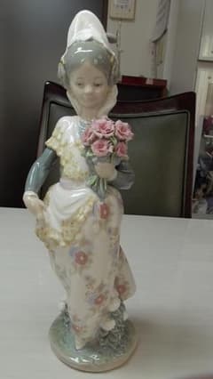 LLADRO リヤドロ【バレンシアの少女（ブーケ）】 リアドロ L597