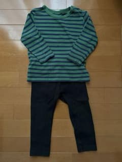 UNIQLO 長袖Tシャツ 黒パンツ 2点セット