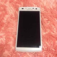docomo F-02E ホワイトのサムネイル