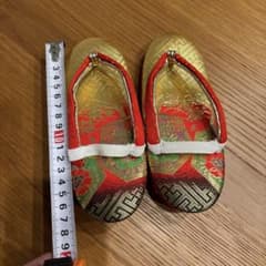 七五三　Sサイズ　女児　赤い花柄の草履（足袋付き）のサムネイル