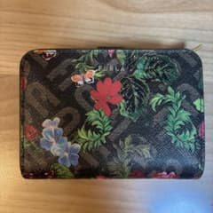 FURLA 花柄 二つ折り財布のサムネイル