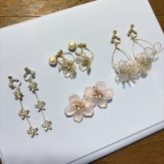 フラワーモチーフ イヤリング 4点セットのサムネイル