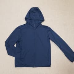 UNIQLO ネイビー 薄手パーカータイプ 140サイズ