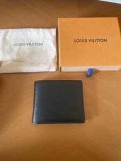 LOUIS VUITTON エピレザー 二つ折り財布 ブラックのサムネイル