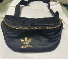 ボディバッグ　adidas  黒　ゴールドのサムネイル