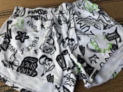 ZUMBA WEAR ショートパンツ ホワイト×ブラック 総柄のサムネイル
