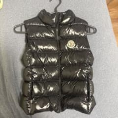 MONCLER ダウンベスト ブラック 8anni 130cm キッズ kidsのサムネイル
