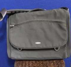 Only ¥4980 until 11pm today! Vintage TUMi laptop bag in mint condition