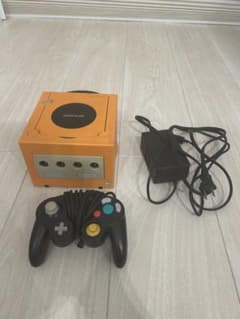 最終値下げNINTENDO GAMECUBE 本体 カセット5本付きのサムネイル