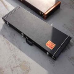 ギター用ハードケースのサムネイル
