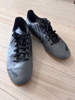 PUMA フットサルシューズ グレー ブラックのサムネイル