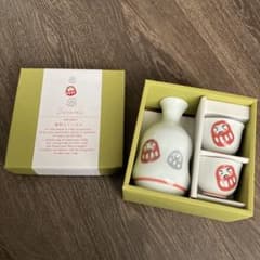 【新品未使用】波佐見焼　だるまモチーフ お猪口と徳利セット