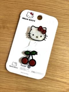 [新品未使用]ZARA ハローキティ©サンリオ ヘアクリップ2個セットのサムネイル