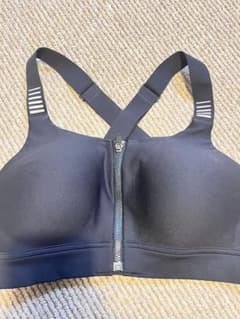 Under Armour スポーツブラ 34Bのサムネイル