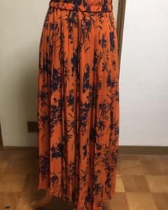 新品　プリーツスカートのサムネイル