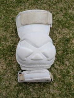 白硬式野球用エルボーガードのサムネイル
