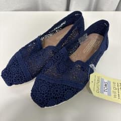 TOMS ネイビー レース スリッポンのサムネイル