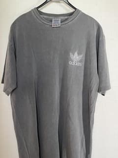 古着　USA製　adidas ビンテージ　グレー Tシャツ ロゴ入りのサムネイル