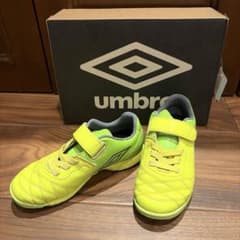 美品 UMBRO アンブロ サッカー トレーニングシューズ キッズ　17.0のサムネイル