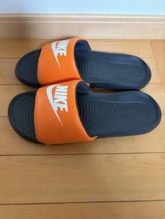 NIKE オレンジ ブラック スライドサンダルのサムネイル