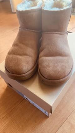 UGG 美品　22cm 箱付きのサムネイル