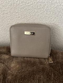 フルラ　二つ折り財布のサムネイル