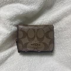 COACH 三つ折り財布 シグネチャー柄のサムネイル