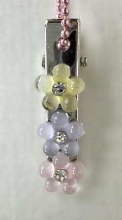 【ハンドメイド】自転車の鍵　鍵クリップ(お花)　バックチャーム　紛失防止のサムネイル