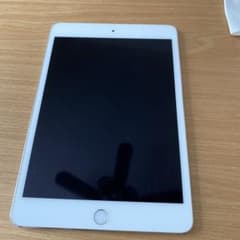 Apple iPad mini4 Wi-Fi16GBシルバー美品のサムネイル
