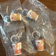 カップヌードル めじるしアクセサリー トムヤムクン　シンガポール　✖️2ずつのサムネイル