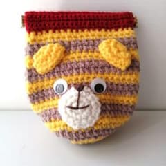 ハンドメイド　かぎ編み　くまのポーチのサムネイル