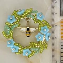 送料込◆ハンドメイド◆ネモフィラのリースブローチのサムネイル