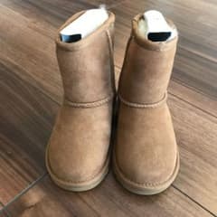 【週末限定！】UGG シープスキンブーツ キッズのサムネイル