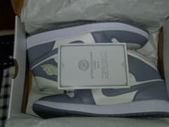 Nike WMNS Air Jordan 1 Mid Grey/Sailのサムネイル