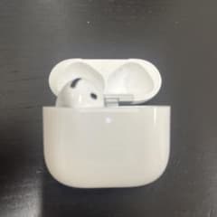 Apple AirPods 第4 世代 充電ケース 本体と左耳のみのサムネイル