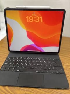 Apple iPad Magic Keyboard付き 本体　（医学生使用済み）のサムネイル