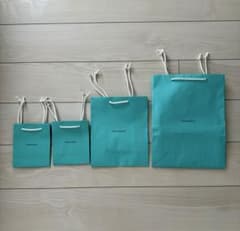 美品】TIFFANY & Co. ティファニー ショッパー 紙袋 2枚セット - メルカリ