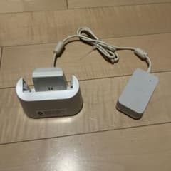 NTTドコモ 卓上ホルダF46＆ACアダプタ05のサムネイル