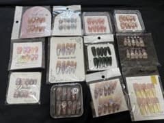 ネイルチップセット 多様デザイン 12点入 おまけ付きのサムネイル