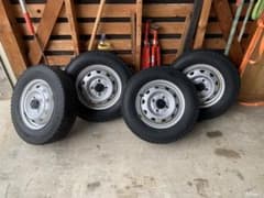 軽トラ　スタッドレス　145R12 6PR ダンロップ　4本ホイール付きのサムネイル