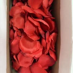 レッド ローズペタル 造花 花びらのサムネイル