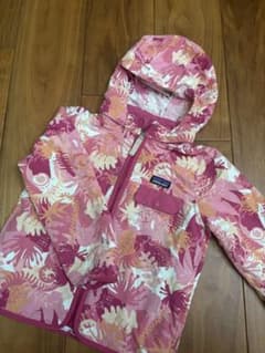 patagonia フード付きジャケット 5T ピンク系花柄のサムネイル