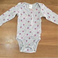 c5_mama★様専用H&M 花柄ロンパースのサムネイル