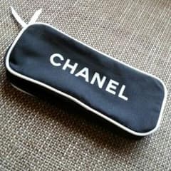 CHANELのミニポーチのサムネイル