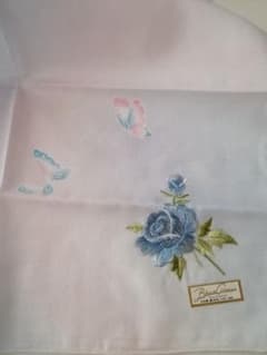 Blumen Glassen ハンカチ 薔薇 蝶 刺繍 日本製のサムネイル