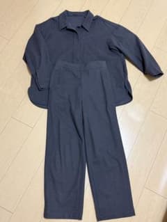 ユニクロ　ブラッシュドジャージーシャツジャケット、ストレートパンツ
