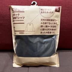 無印良品 綿とウールで真冬もあったか Vネック長袖Tシャツ 紳士S 黒 2枚のサムネイル