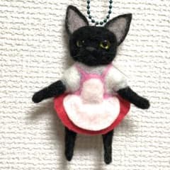 羊毛フェルト 黒猫 ボールチェーン - メルカリ